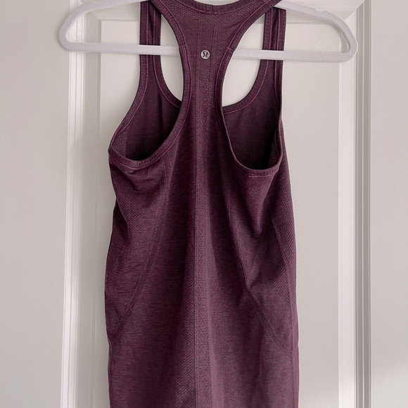 Lululemon tags removed due to itchiness size XS - Picture 2 of 4